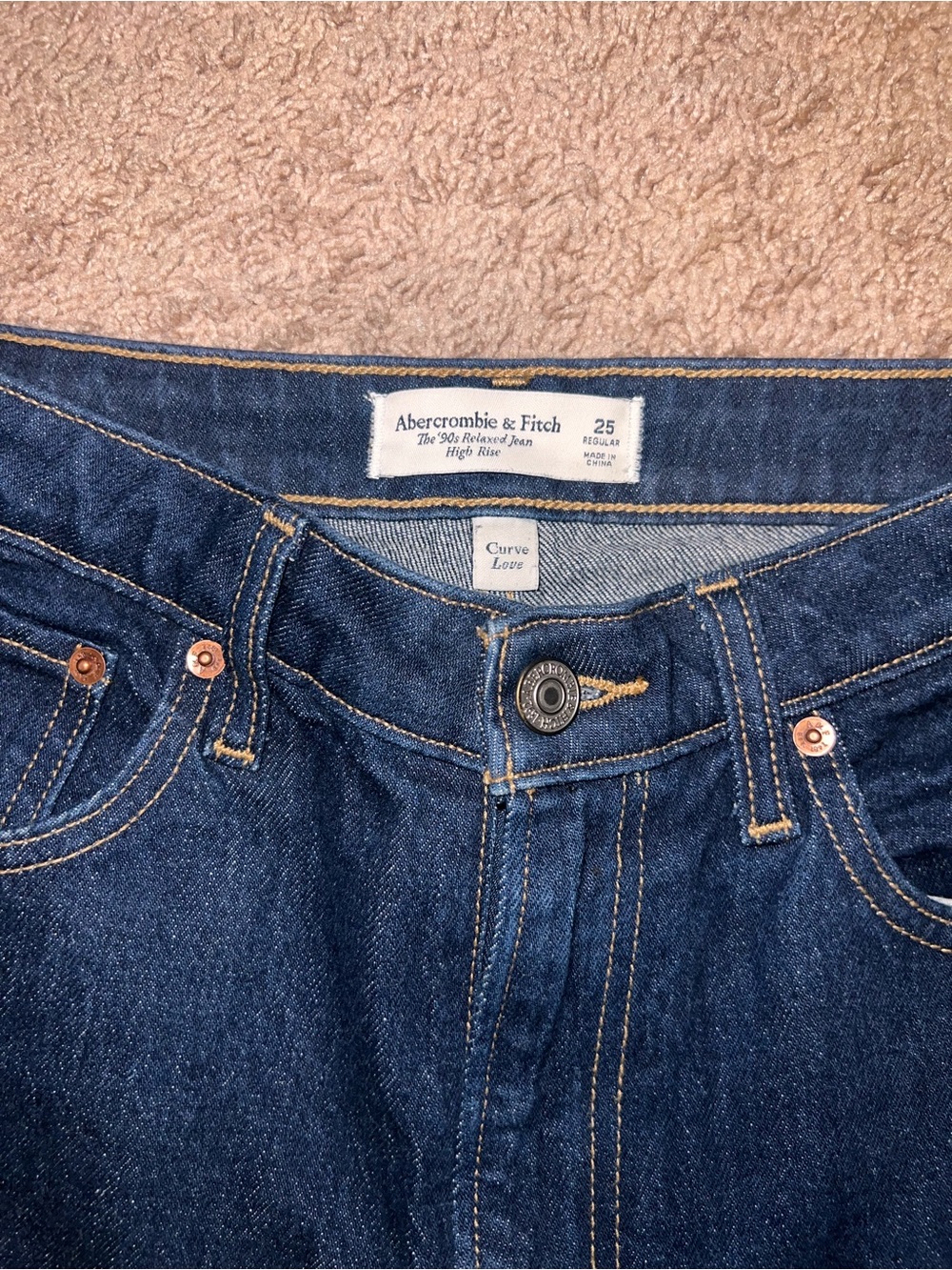 A&F 90’s high rise loose fit jeans